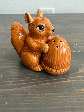 Vintage ceramic squirrel & nut salt & pepper shakers
